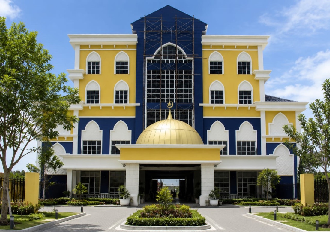 Jabatan Kastam Diraja Malaysia (Royal Malaysian Customs Department) building with a gold dome